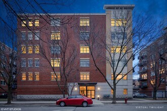 Building Photo - 2320 W St Paul Ave
