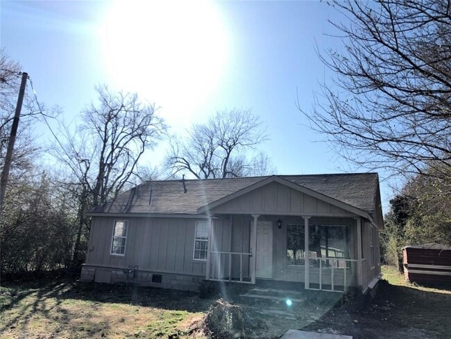 Building Photo - 581 S Ray Ave