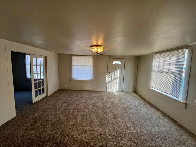 Foto del edificio - 3 Bed | 1 Bath | House