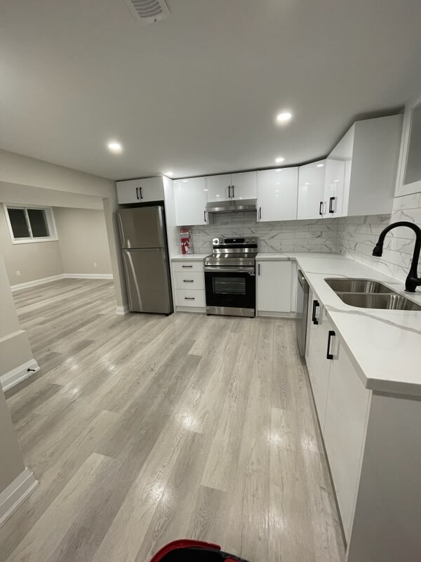 Primary Photo - 135 Wellington St