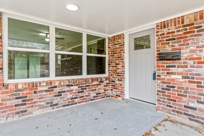 Foto del edificio - 10615 Clematis Ln