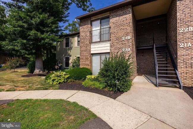 Foto del edificio - 23A W Bluebell Ln