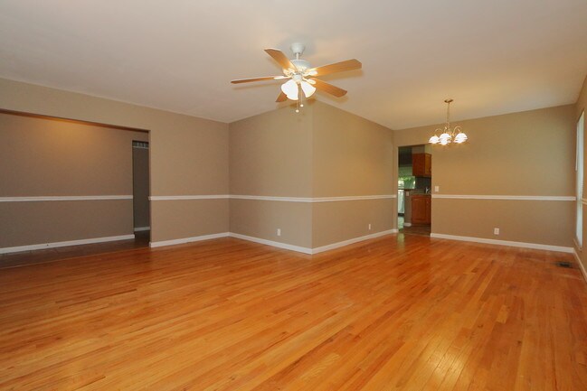 Foto del edificio - 3435 Brookshire Dr