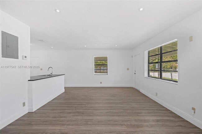 Foto del edificio - 1344 NW 7th Terrace