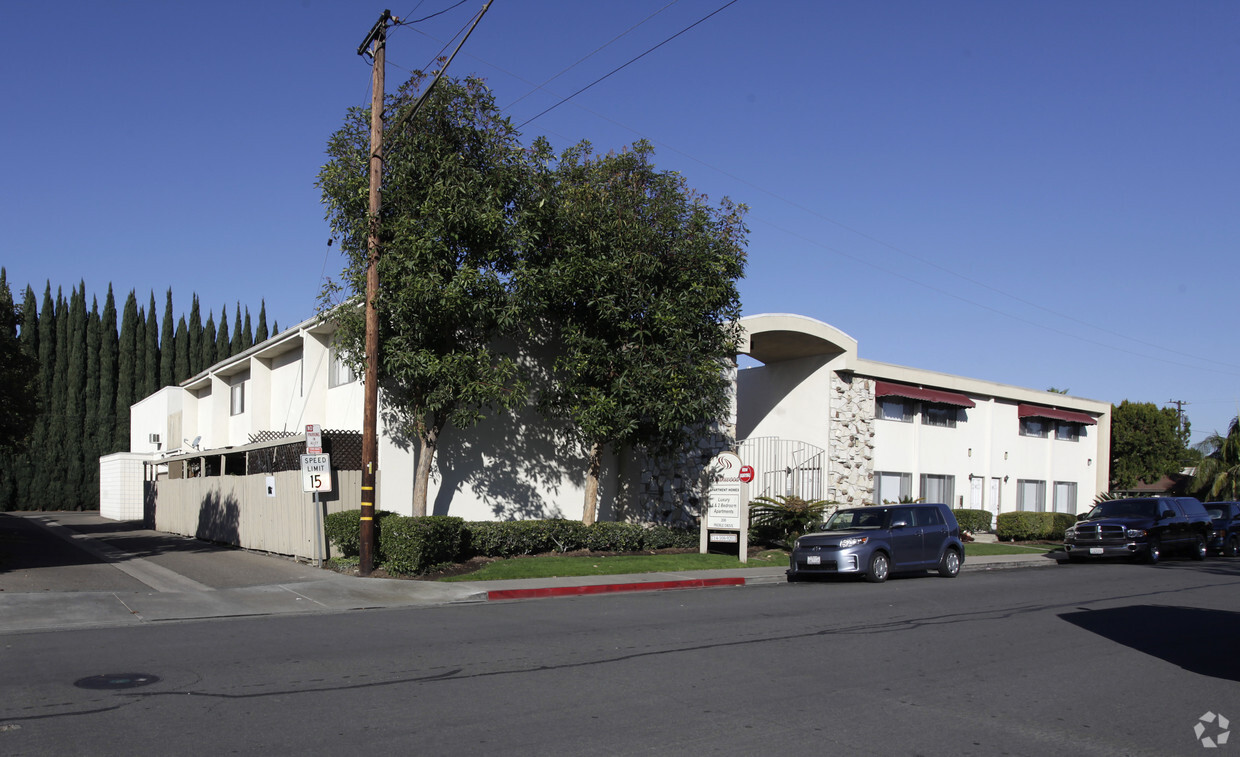 Primary Photo - Southwood Apartments