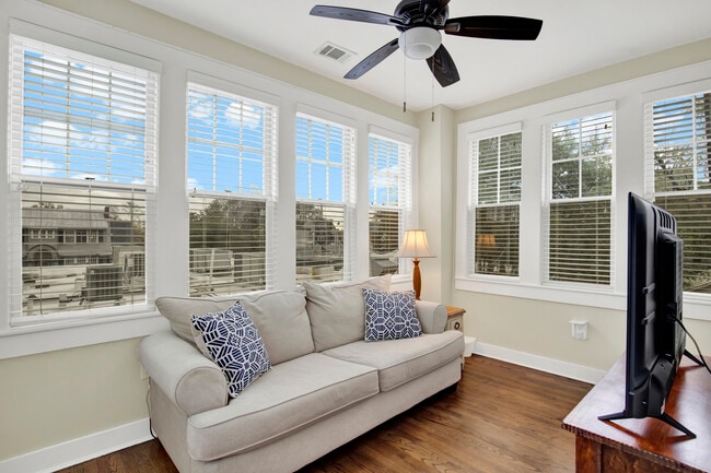 Den/Sunroom - 309 E 34th St