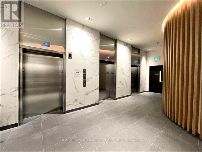 Building Photo - 120 Varna Dr