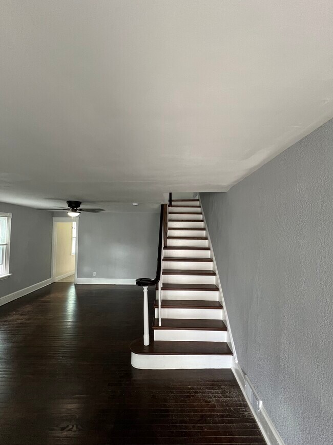 Foto del edificio - 1312 E 13th St