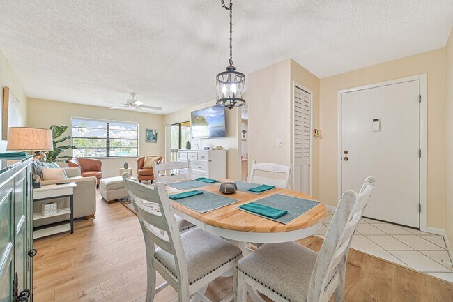 Foto del edificio - 6108 Whiskey Creek Dr