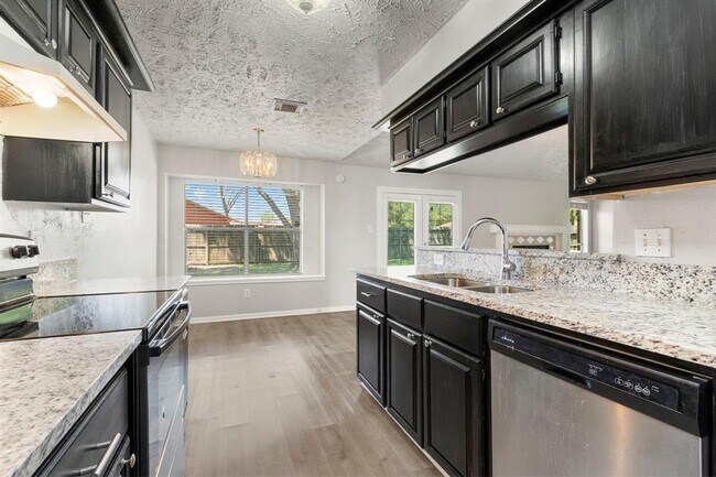 Foto del edificio - 1122 Mossridge Dr