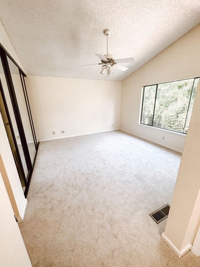 Building Photo - Gorgeous Home in Pleasanton Available!