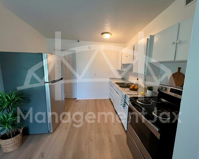 Foto del edificio - 5601 Pansy Ln