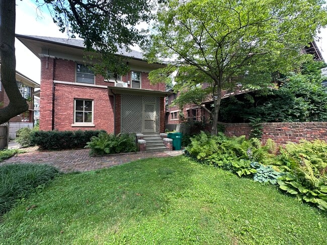 Building Photo - 431 N Cherry St