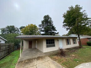 Building Photo - 207 W Roseclair St