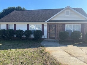 Building Photo - 1755 Rosewell Dr