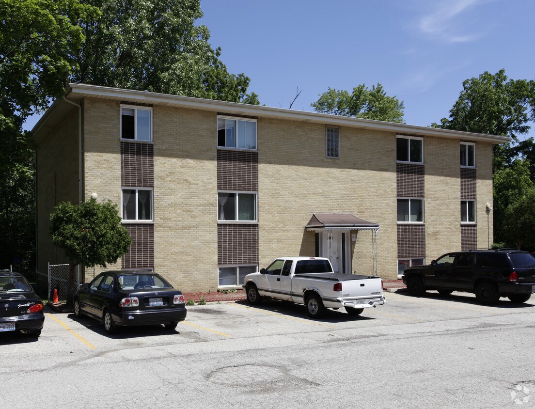 809 Walnut St, Mundelein, IL 60060 Apartments in Mundelein, IL