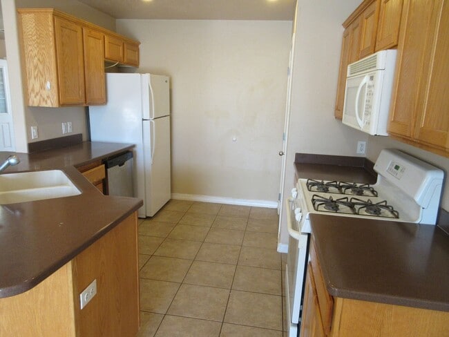 Foto del edificio - 3 bedroom -2 Bathroom -Twinhome in Lamplight