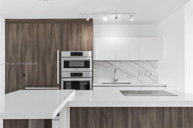 Building Photo - 851 NE 1st Ave