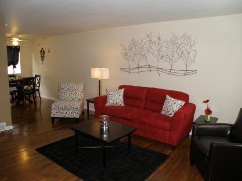 Living Room - 5421 Lonsdale Pl N