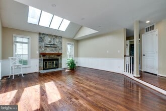 Building Photo - 12010 Sugarland Valley Dr
