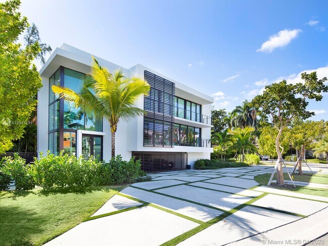 Building Photo - 420 N Hibiscus Dr