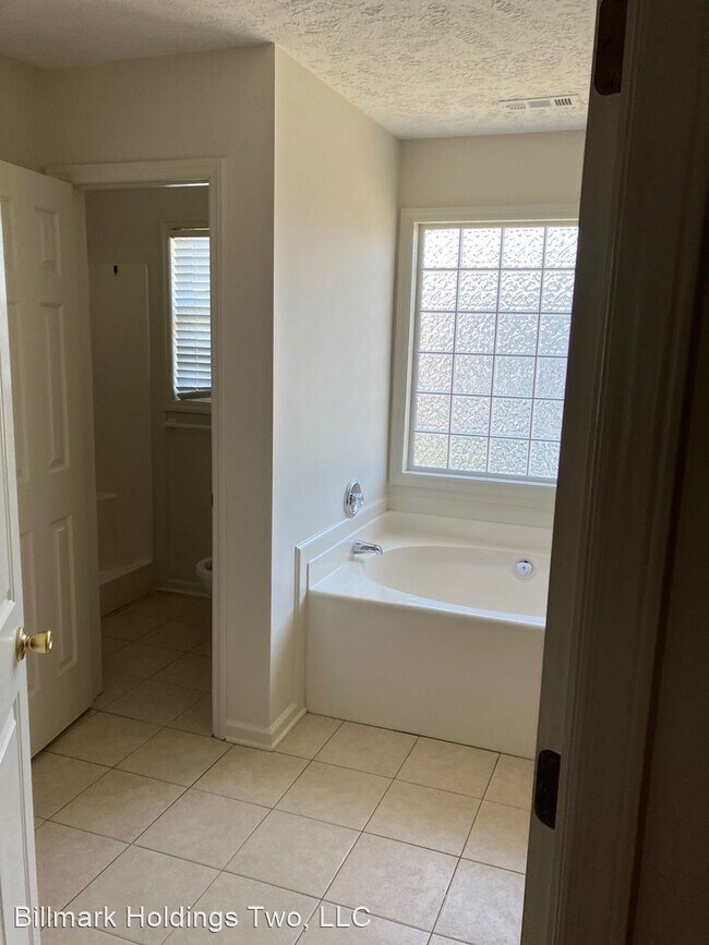Foto del edificio - 4 br, 2.5 bath House - 5541 Shady Pine Court