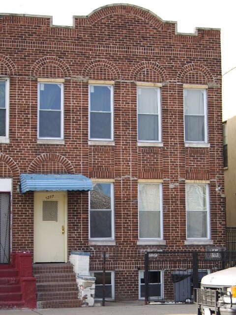 Primary Photo 1/19/07 - 1227 Bronx River Ave