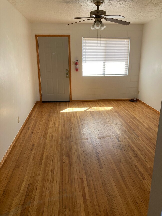 Entry Reverse - 501 Mesilla St SE