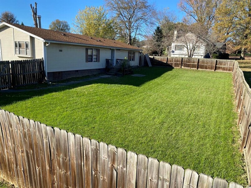 Primary Photo - 2 Sterling Dr