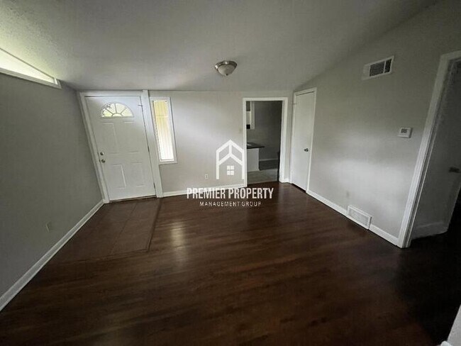 Building Photo - 3218 Starsdale St