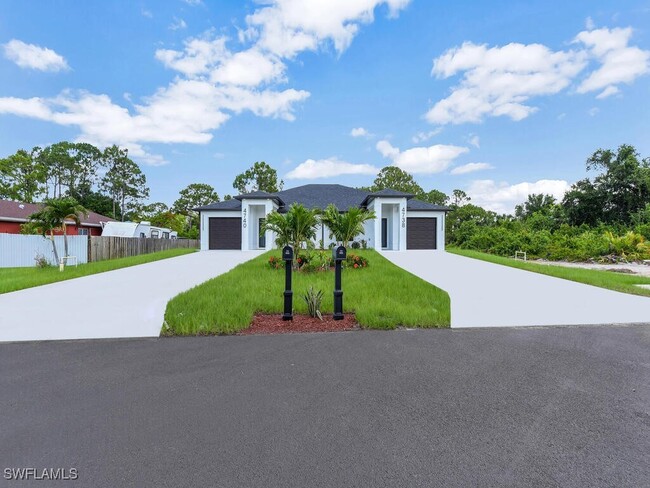 Building Photo - 4738-4740 Douglas Ln