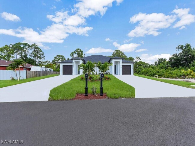 Foto del edificio - 4738-4740 Douglas Ln