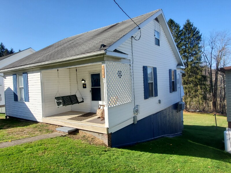 Primary Photo - 418 Ziesing St