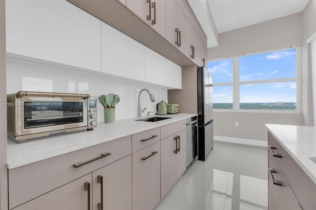 Building Photo - 18011 Biscayne Blvd