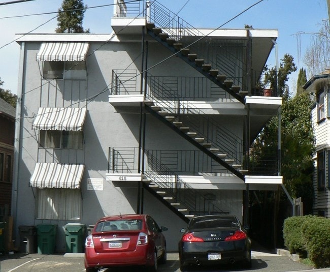 Building Photo - 415 Adams St