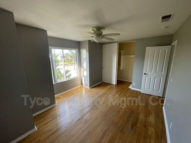 Building Photo - 211 Dahlia Ave