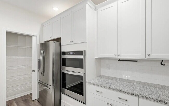 Foto del edificio - 99 Small Pine Ln
