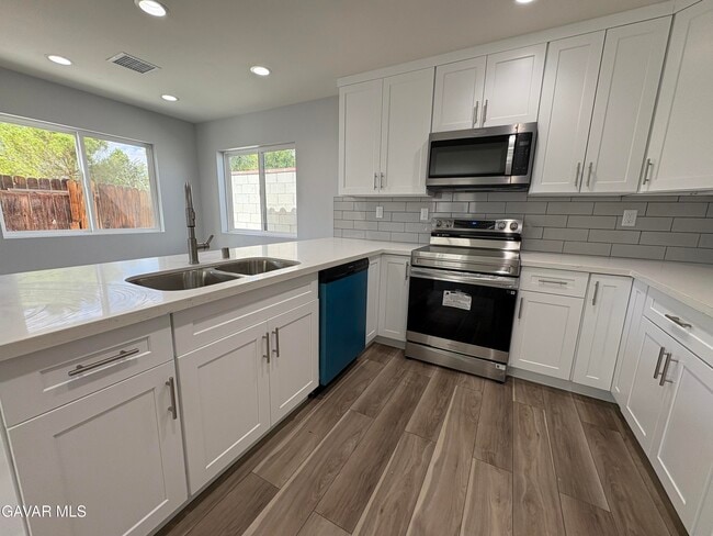 Building Photo - 3767 Noll Dr