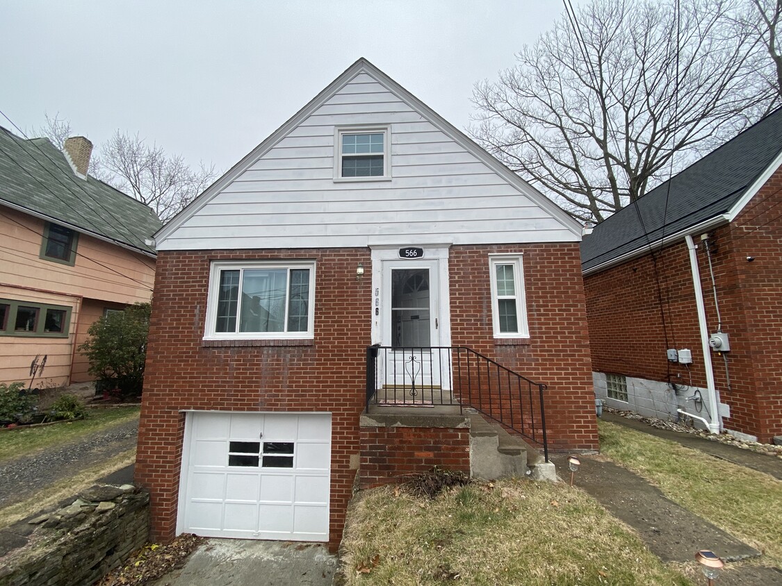 Building Photo - 566 Highland Pl