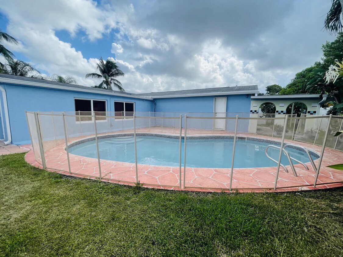 Foto principal - 8231 SW 9th Ct
