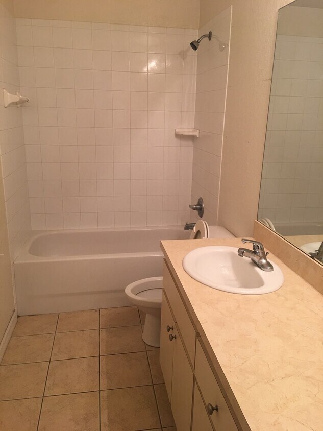 Foto principal - 1031 Fox Lake Dr