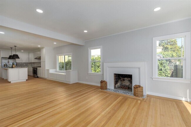 Foto del edificio - Beautiful Historic Home Meets Modern Luxury in San Leandro