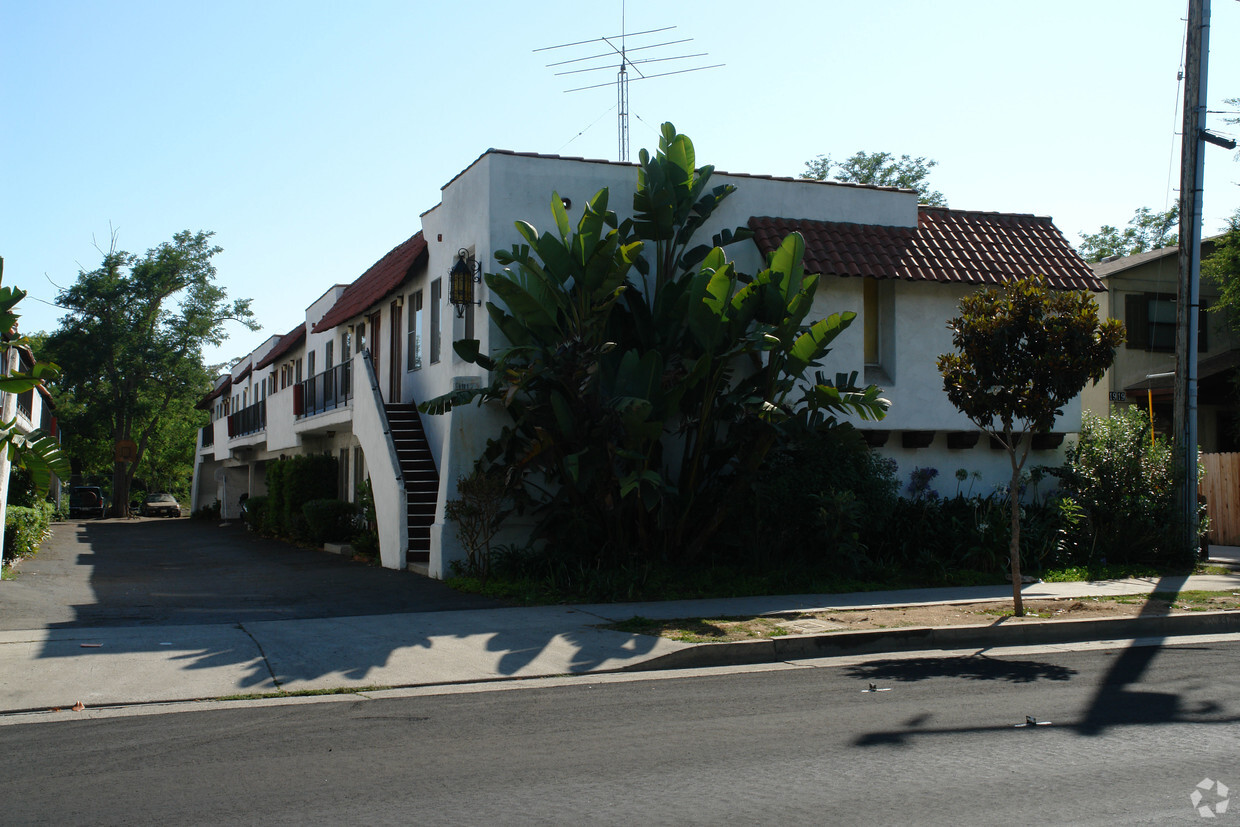 Primary Photo - 1917 Castillo St