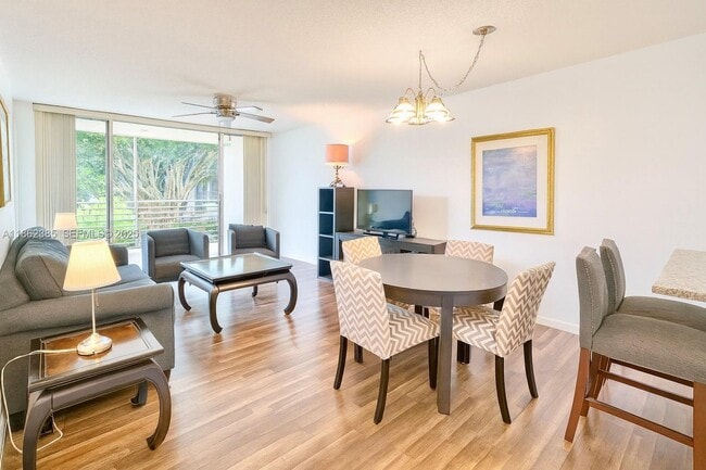 Building Photo - 9330 Lagoon Pl