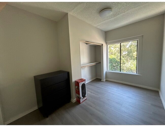 Dormitorio - 1725 Glendale Blvd