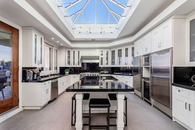 Foto del edificio - 8827 Evanview Dr