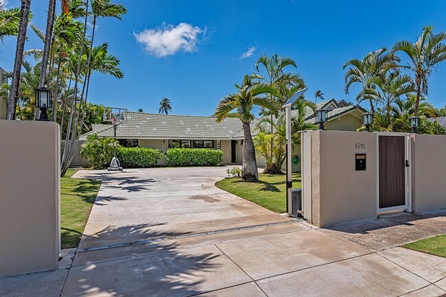 Foto del edificio - 5 BR Executive Home with Pool in prestigious Kahala! Pet Friendly!