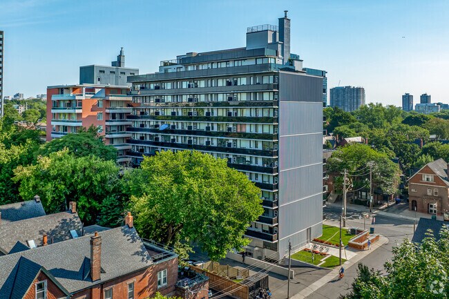 Photo du bâtiment - 70 Spadina Road