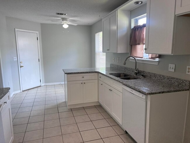 Building Photo - 2809 Geronimo Dr