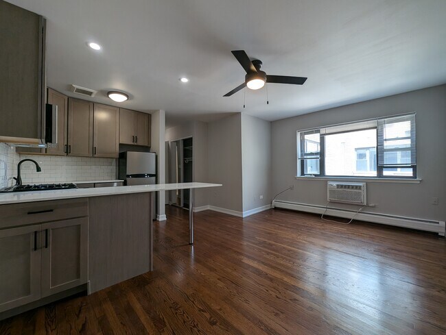 Foto del edificio - 524 W Oakdale Ave